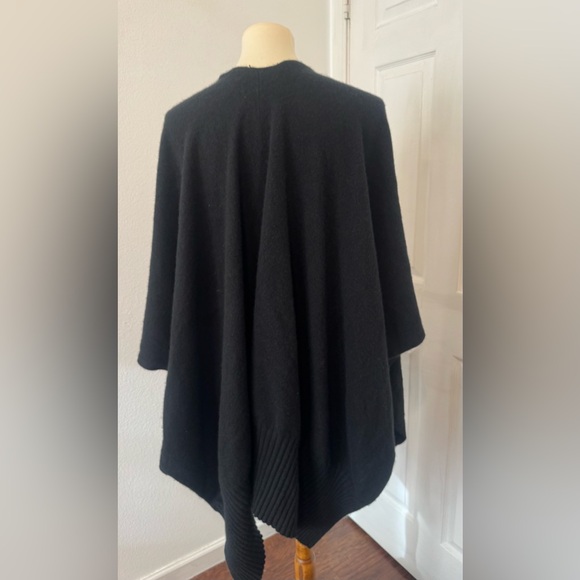 soft by naadam 100% cashmere cape shawl black soft cozy luxe one size - Picture 3 of 7